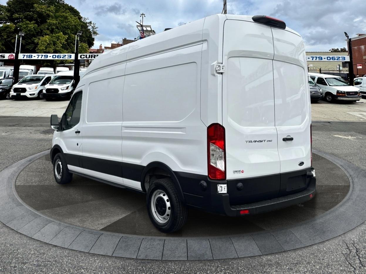 Ford Transit Cargo Van T-250 148" Hi Rf 9070 GVWR RWD 2025