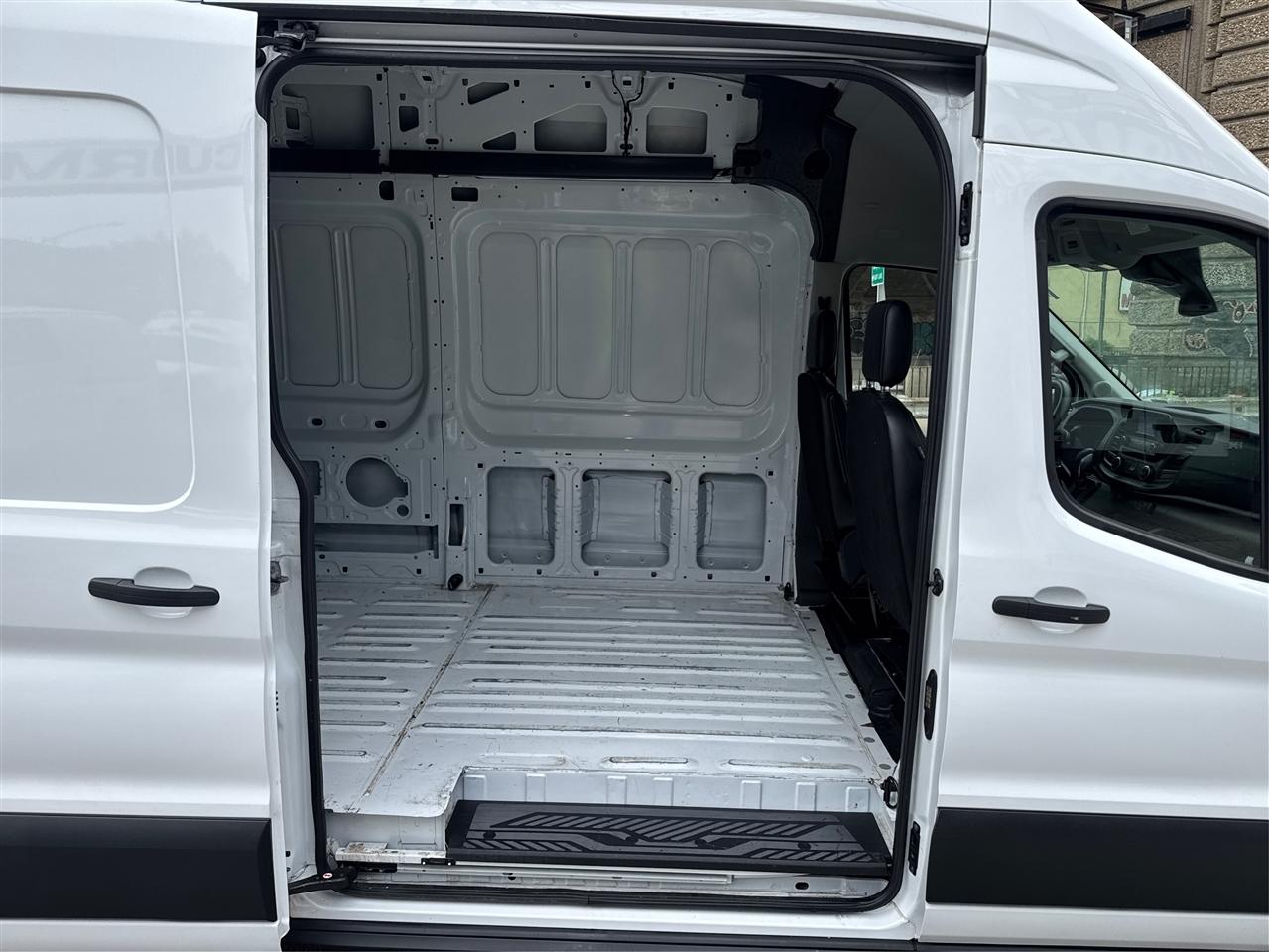 Ford Transit Cargo Van T-250 148" Hi Rf 9070 GVWR RWD 2025