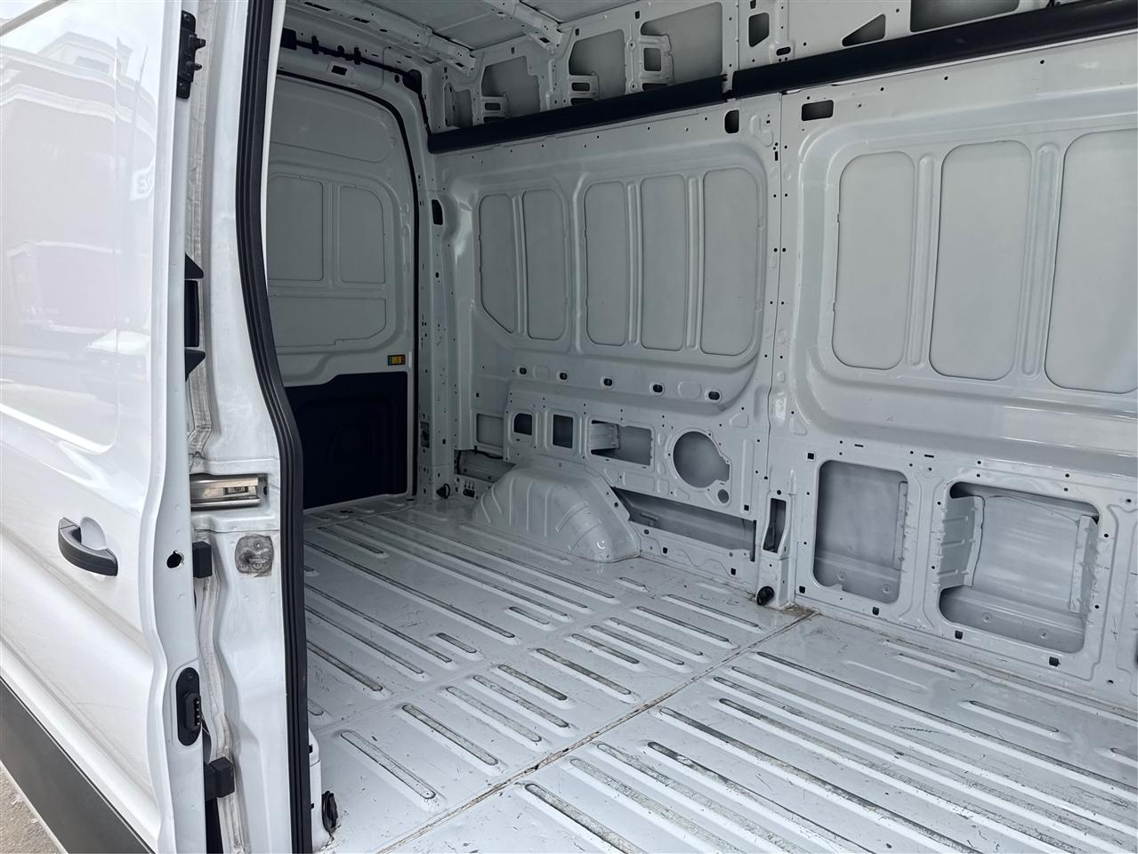 Ford Transit Cargo Van T-250 148" Hi Rf 9070 GVWR RWD 2025