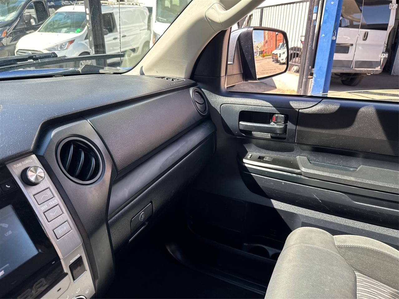 Toyota Tundra 4WD Truck Double Cab 4.6L V8 6-Spd AT SR5 (Natl) 2015