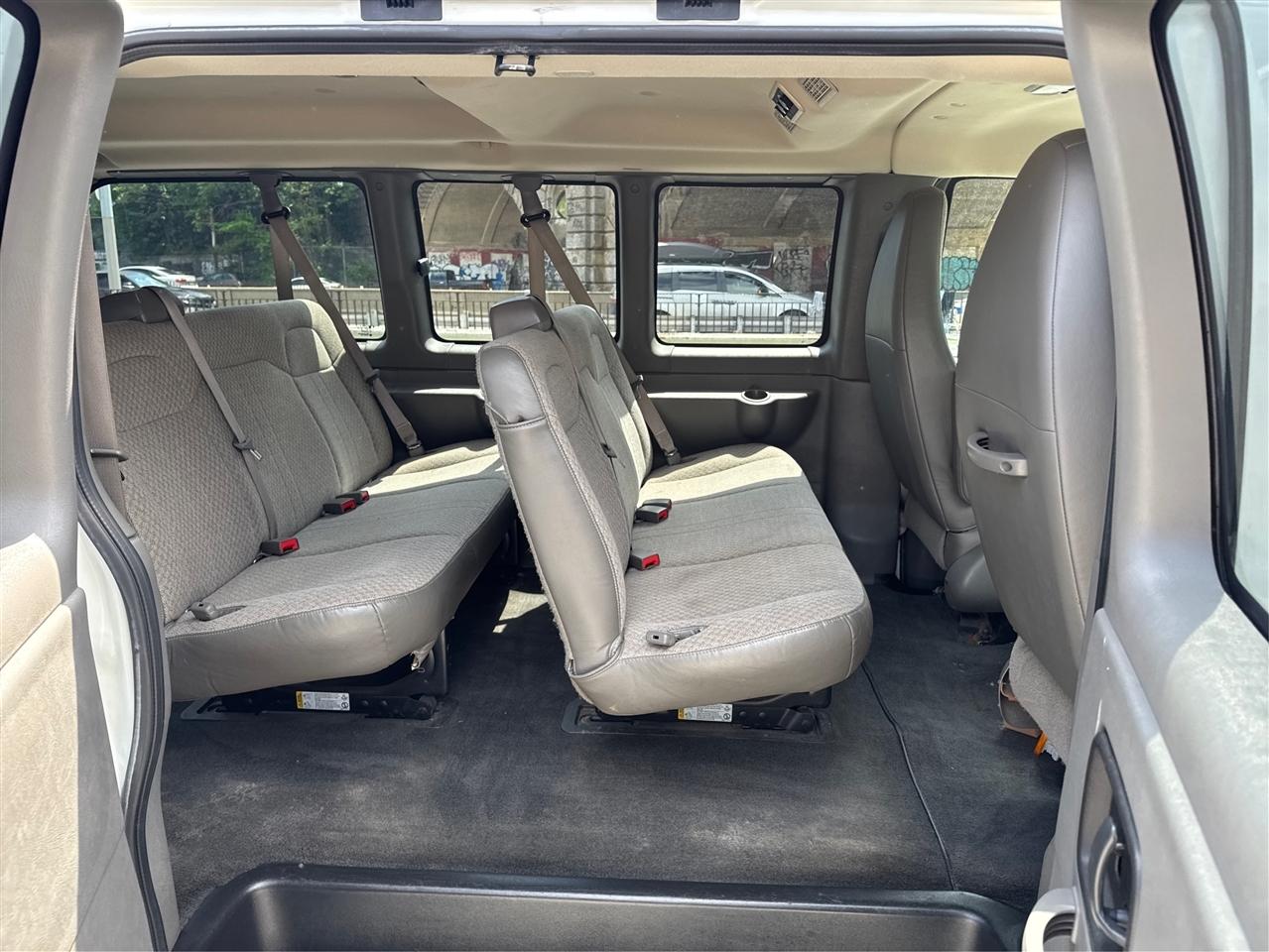 Chevrolet Express Passenger AWD 1500 135" LT 2014