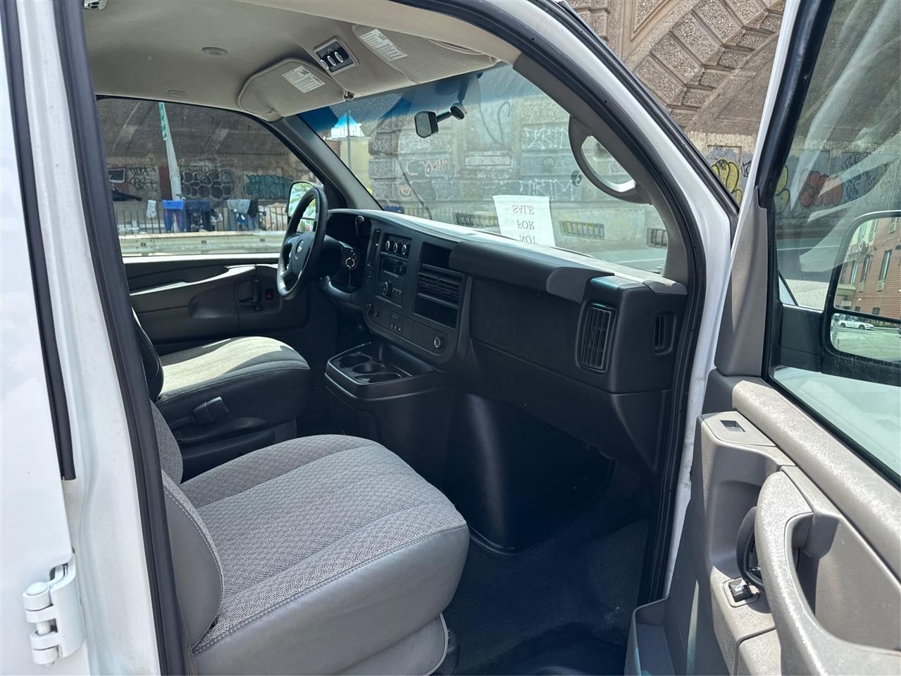 Chevrolet Express Passenger AWD 1500 135" LT 2014