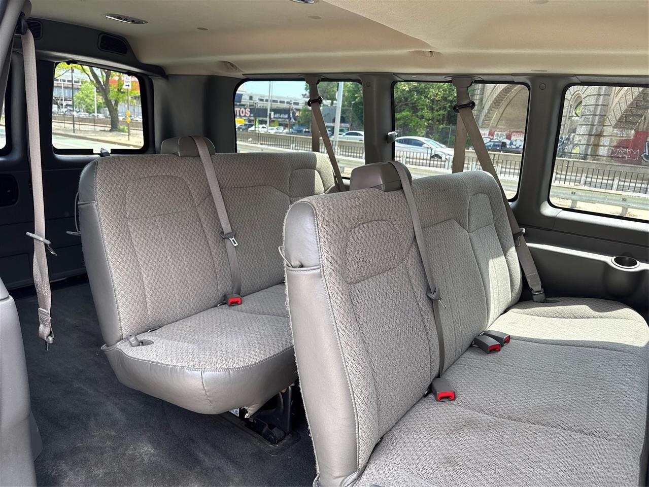 Chevrolet Express Passenger AWD 1500 135" LT 2014