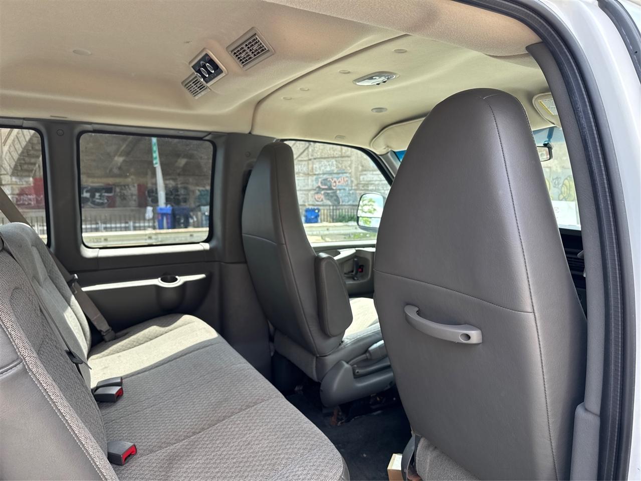 Chevrolet Express Passenger AWD 1500 135" LT 2014