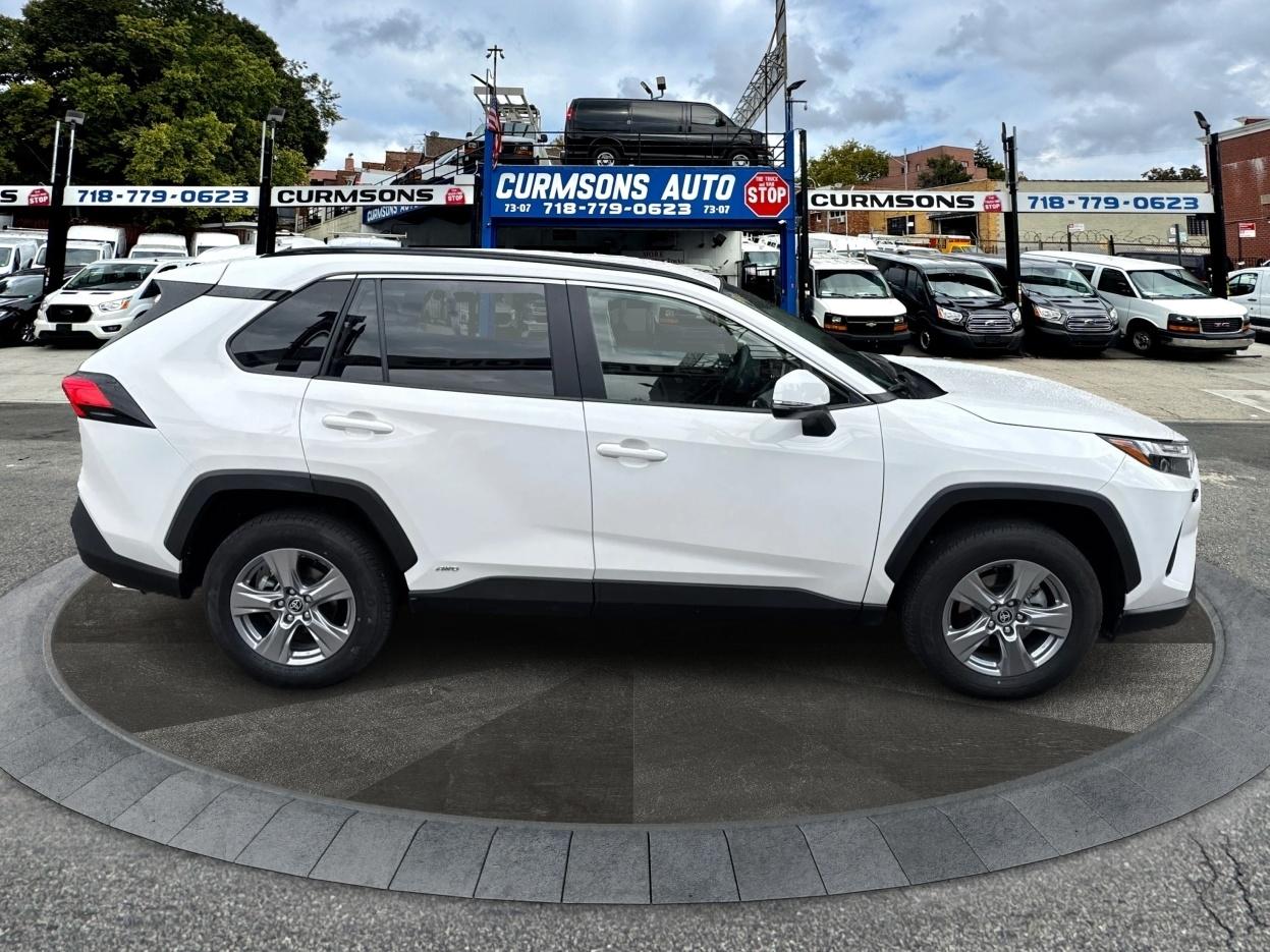 Toyota RAV4 Hybrid LE AWD (Natl) 2025