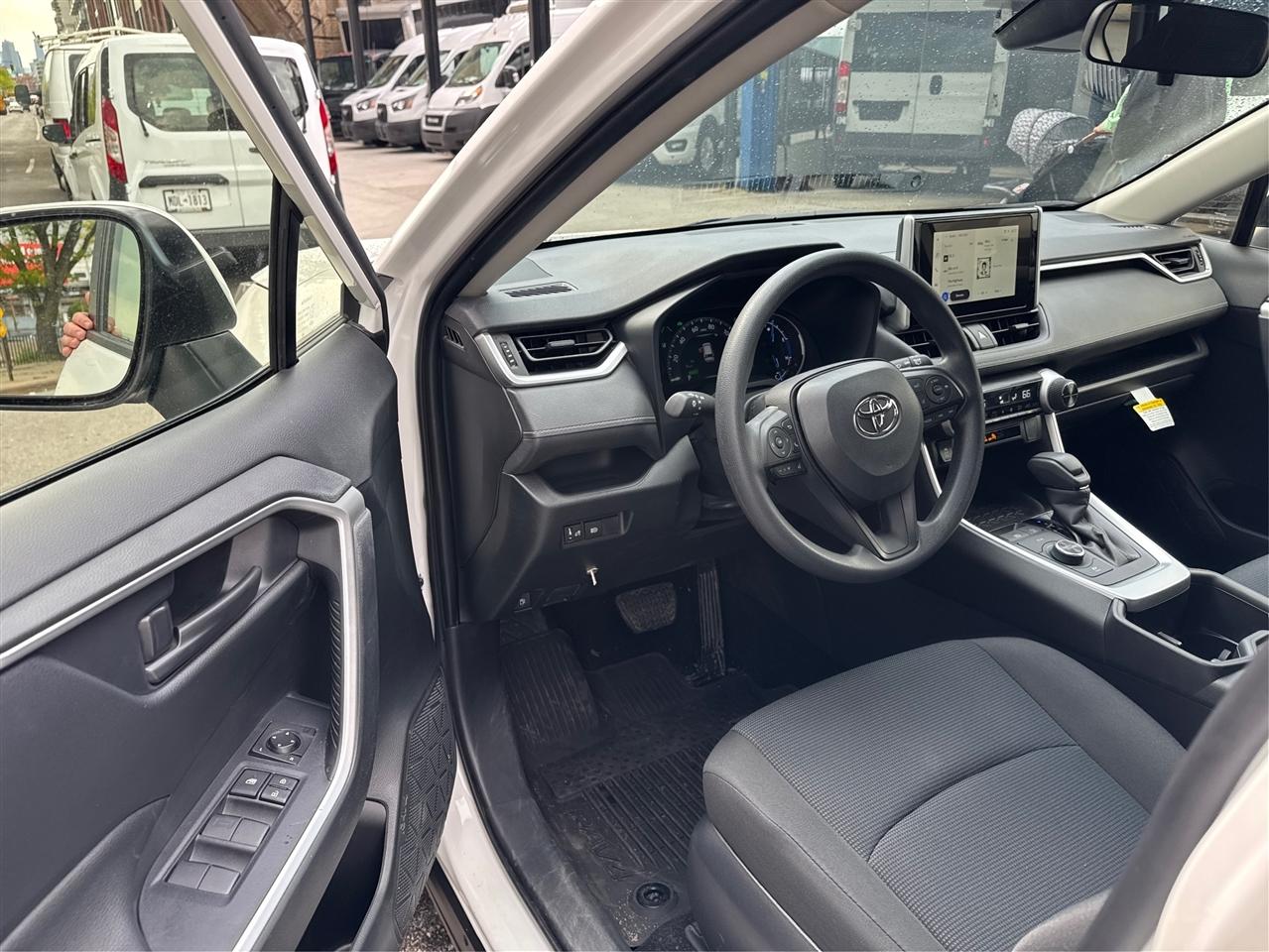 Toyota RAV4 Hybrid LE AWD (Natl) 2025