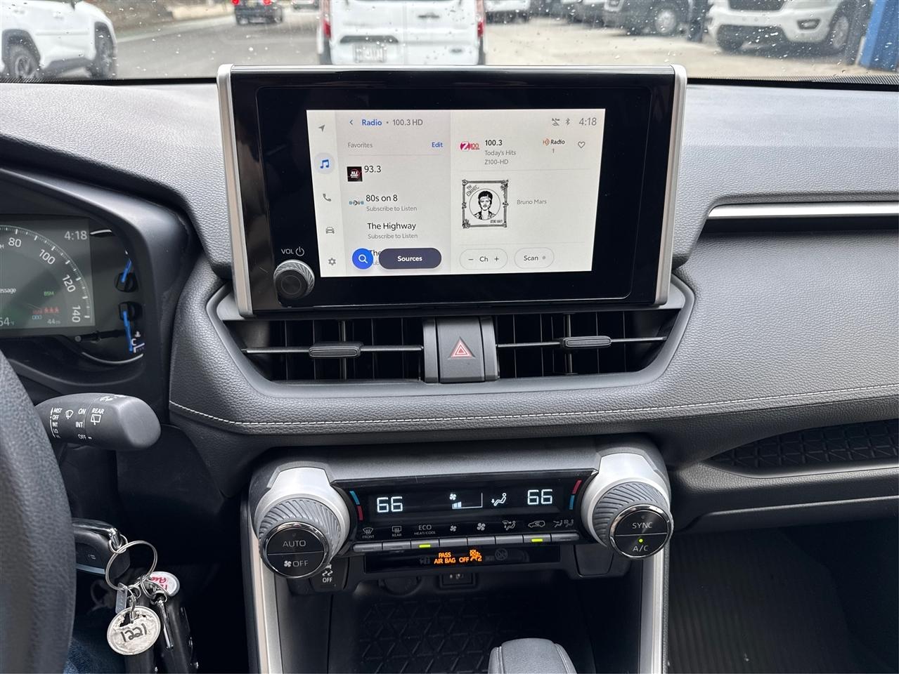Toyota RAV4 Hybrid LE AWD (Natl) 2025