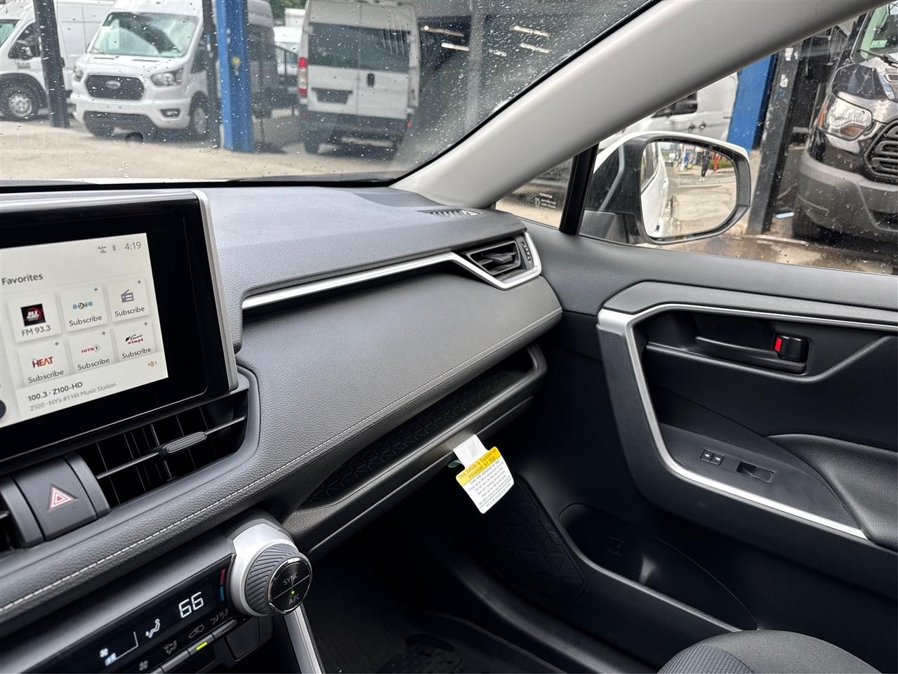 Toyota RAV4 Hybrid LE AWD (Natl) 2025