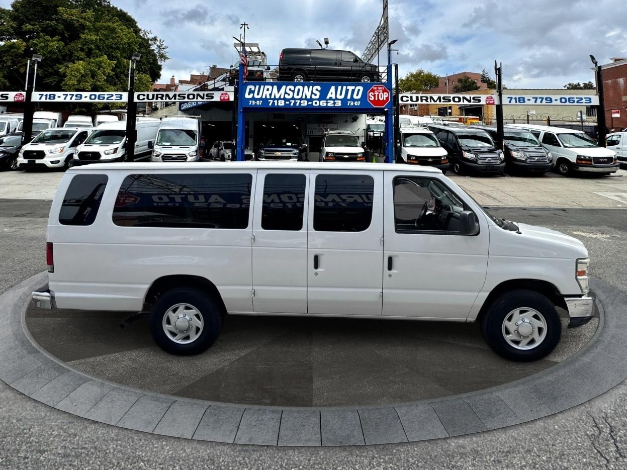 Ford Econoline Wagon E-350 Super Duty Ext XLT 2011
