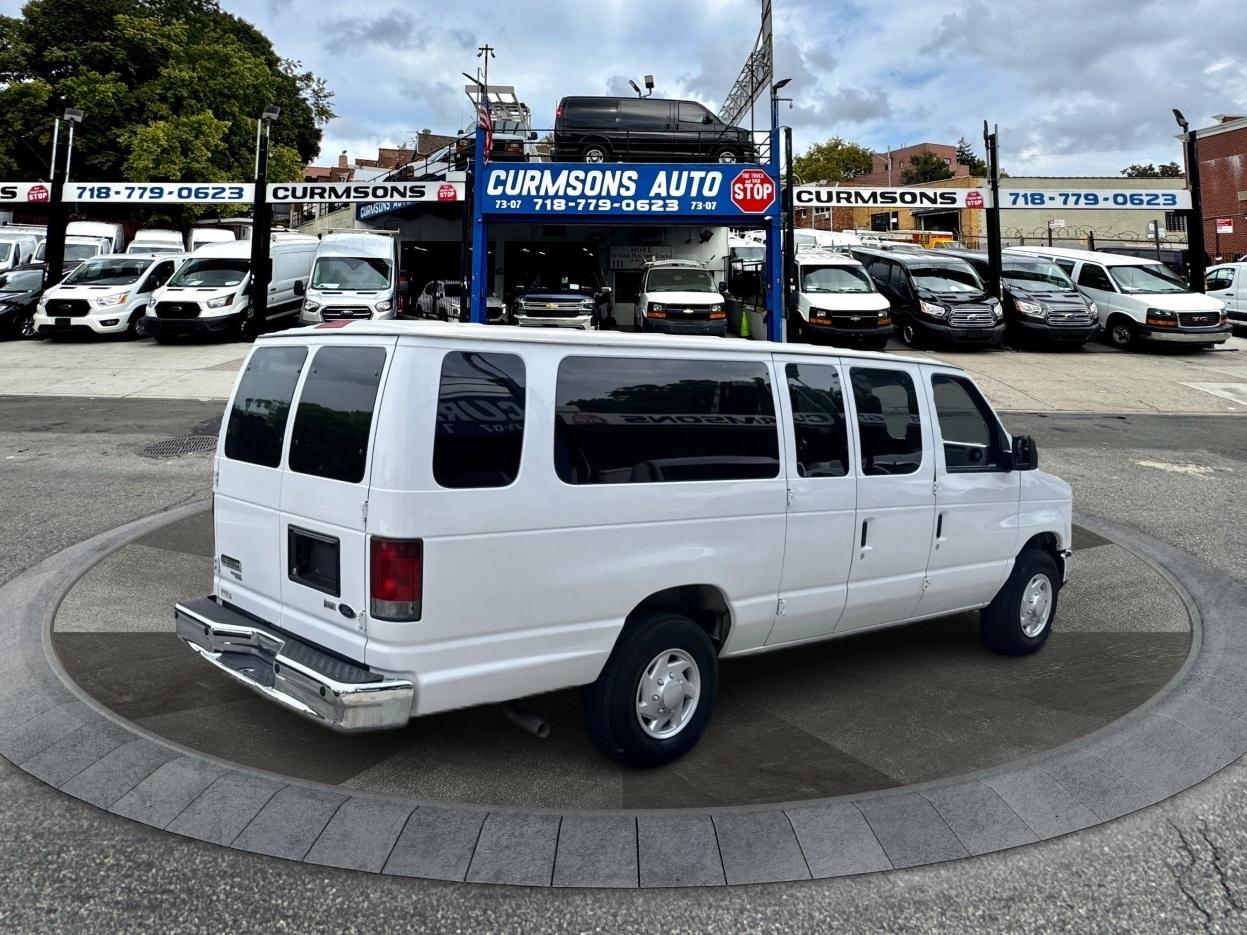 Ford Econoline Wagon E-350 Super Duty Ext XLT 2011