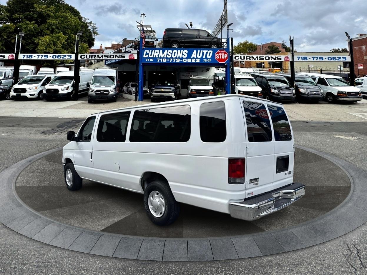 Ford Econoline Wagon E-350 Super Duty Ext XLT 2011
