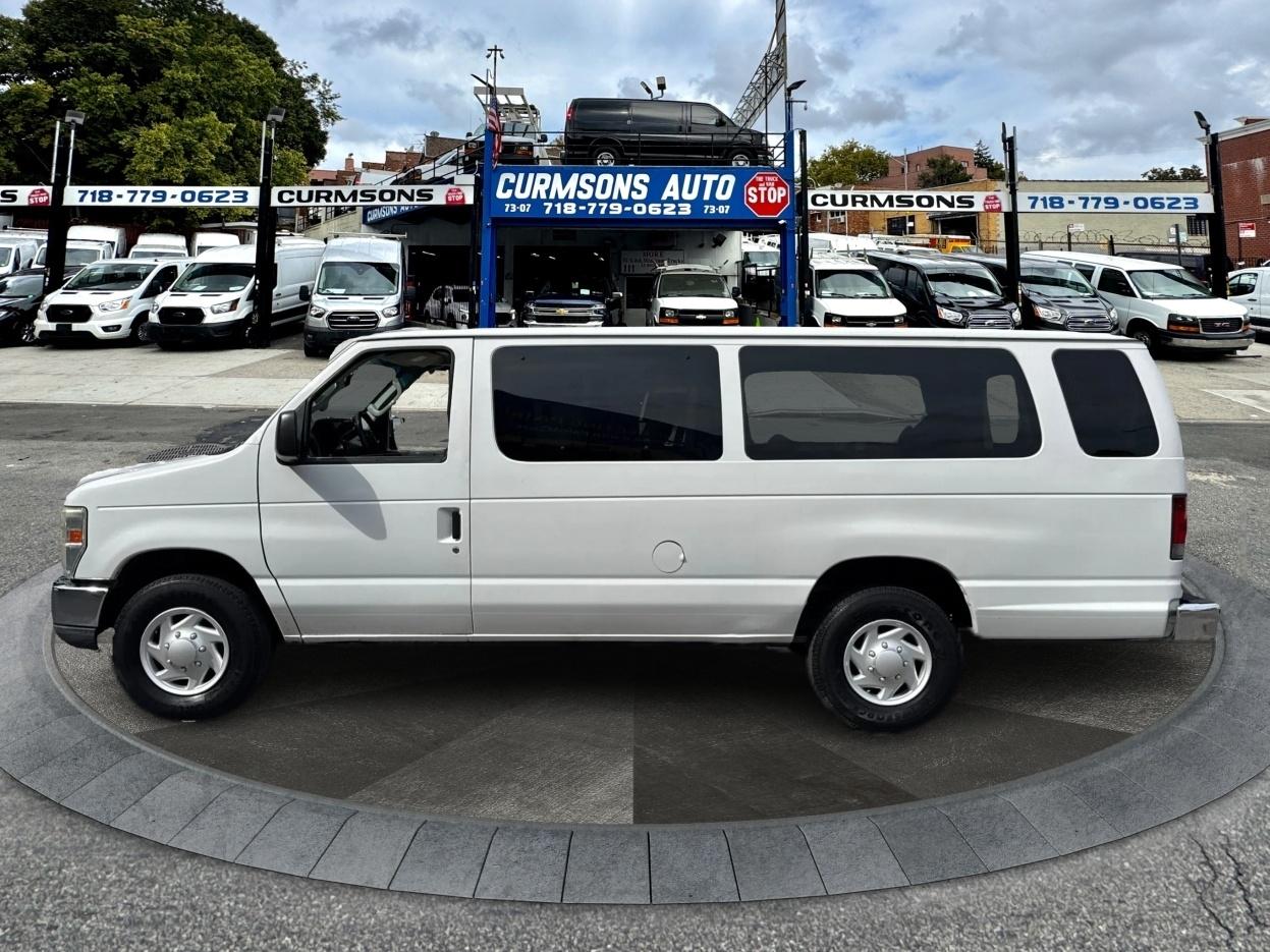 Ford Econoline Wagon E-350 Super Duty Ext XLT 2011