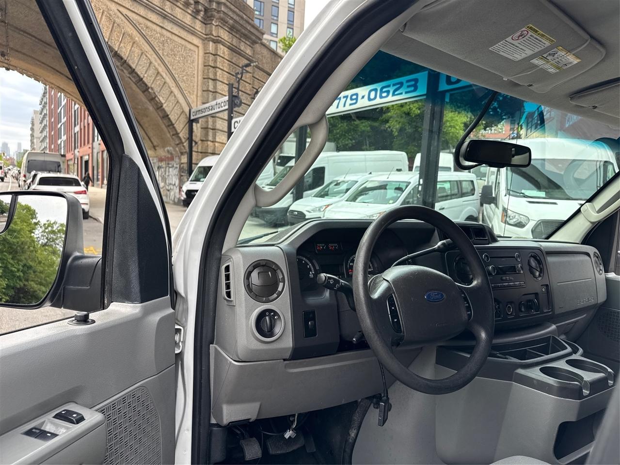 Ford Econoline Wagon E-350 Super Duty Ext XLT 2011