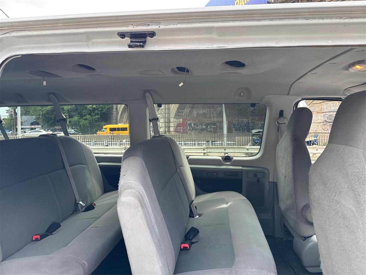 Ford Econoline Wagon E-350 Super Duty Ext XLT 2011