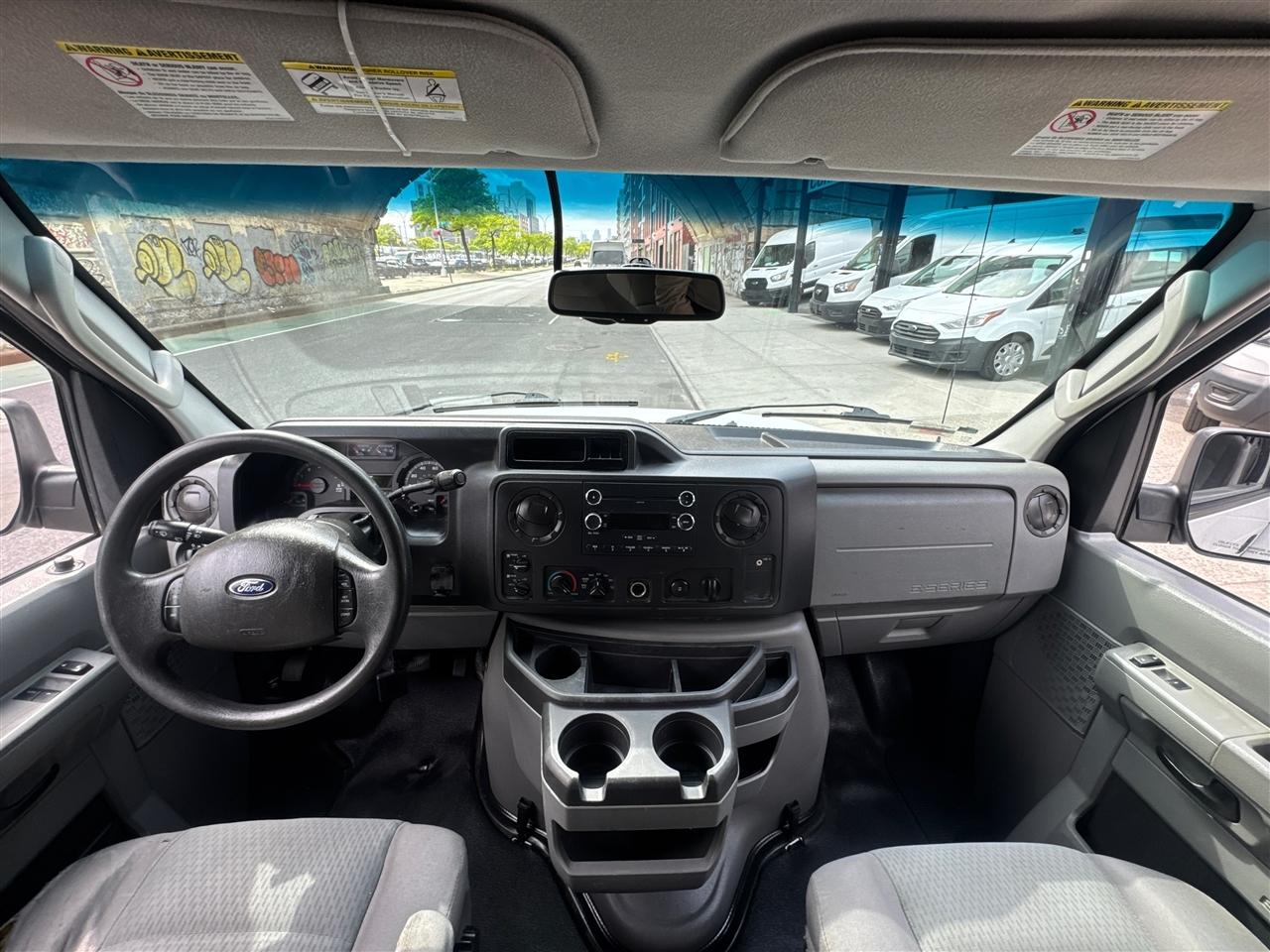Ford Econoline Wagon E-350 Super Duty Ext XLT 2011
