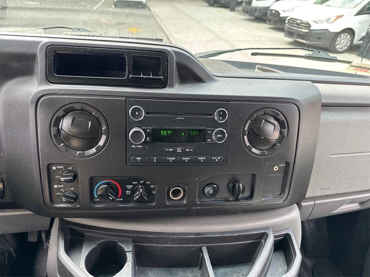 Ford Econoline Wagon E-350 Super Duty Ext XLT 2011