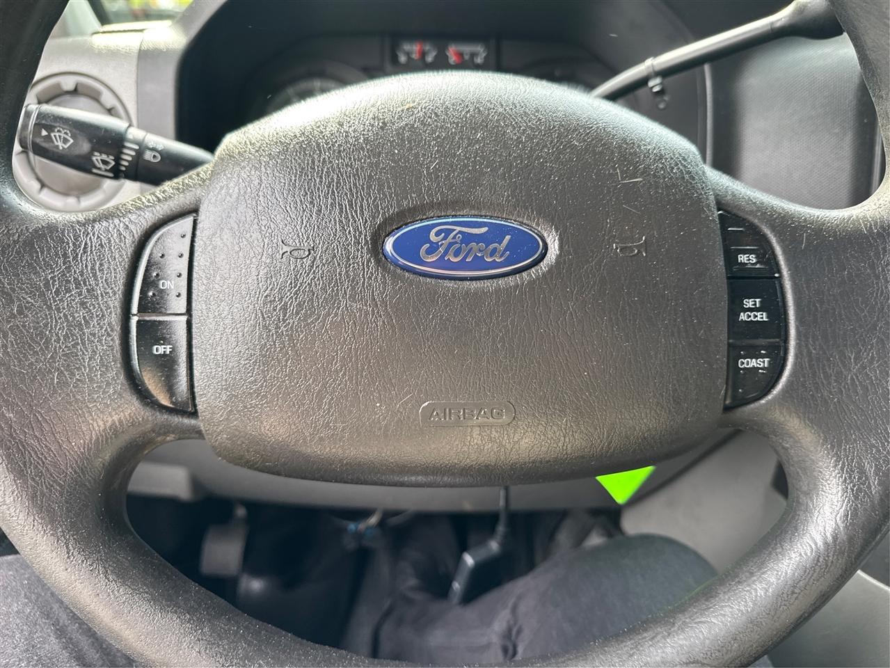 Ford Econoline Wagon E-350 Super Duty Ext XLT 2011