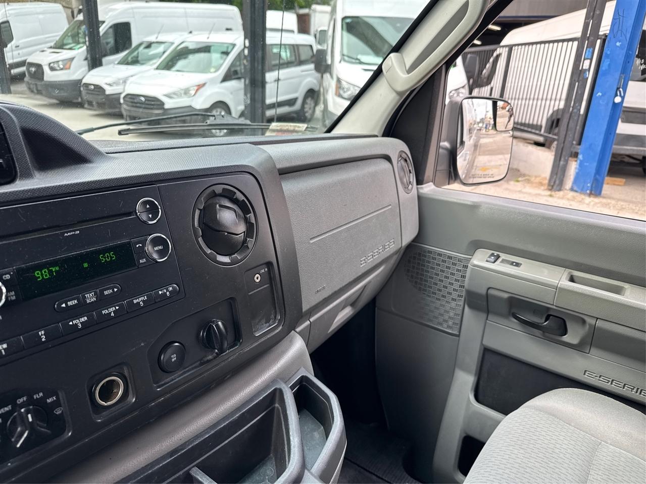 Ford Econoline Wagon E-350 Super Duty Ext XLT 2011