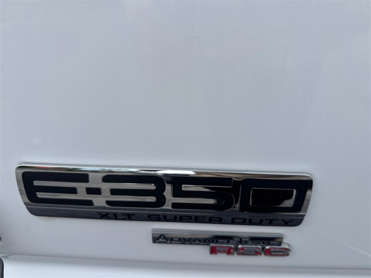 Ford Econoline Wagon E-350 Super Duty Ext XLT 2011