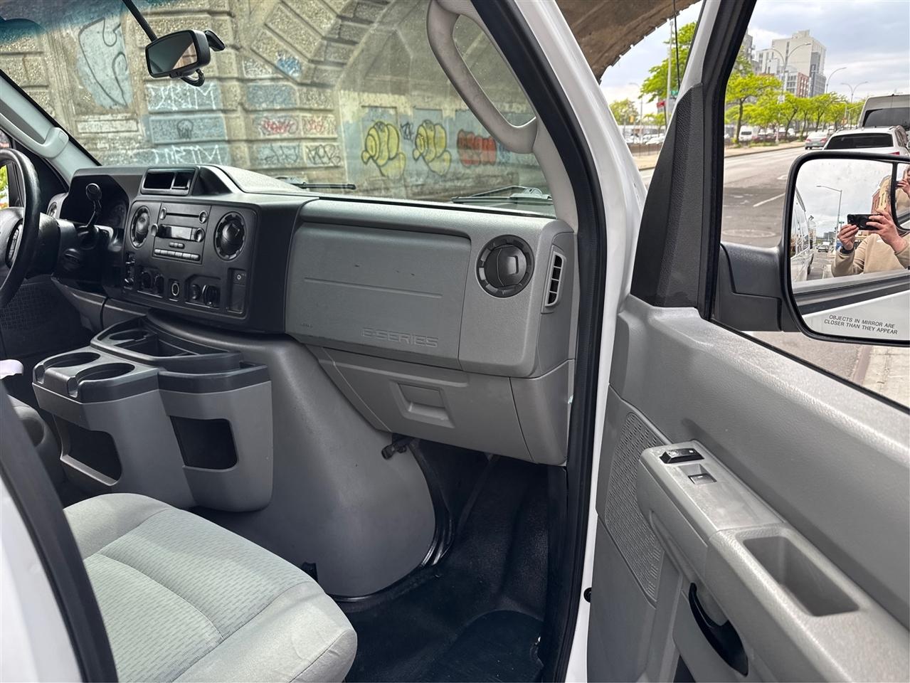 Ford Econoline Wagon E-350 Super Duty Ext XLT 2011