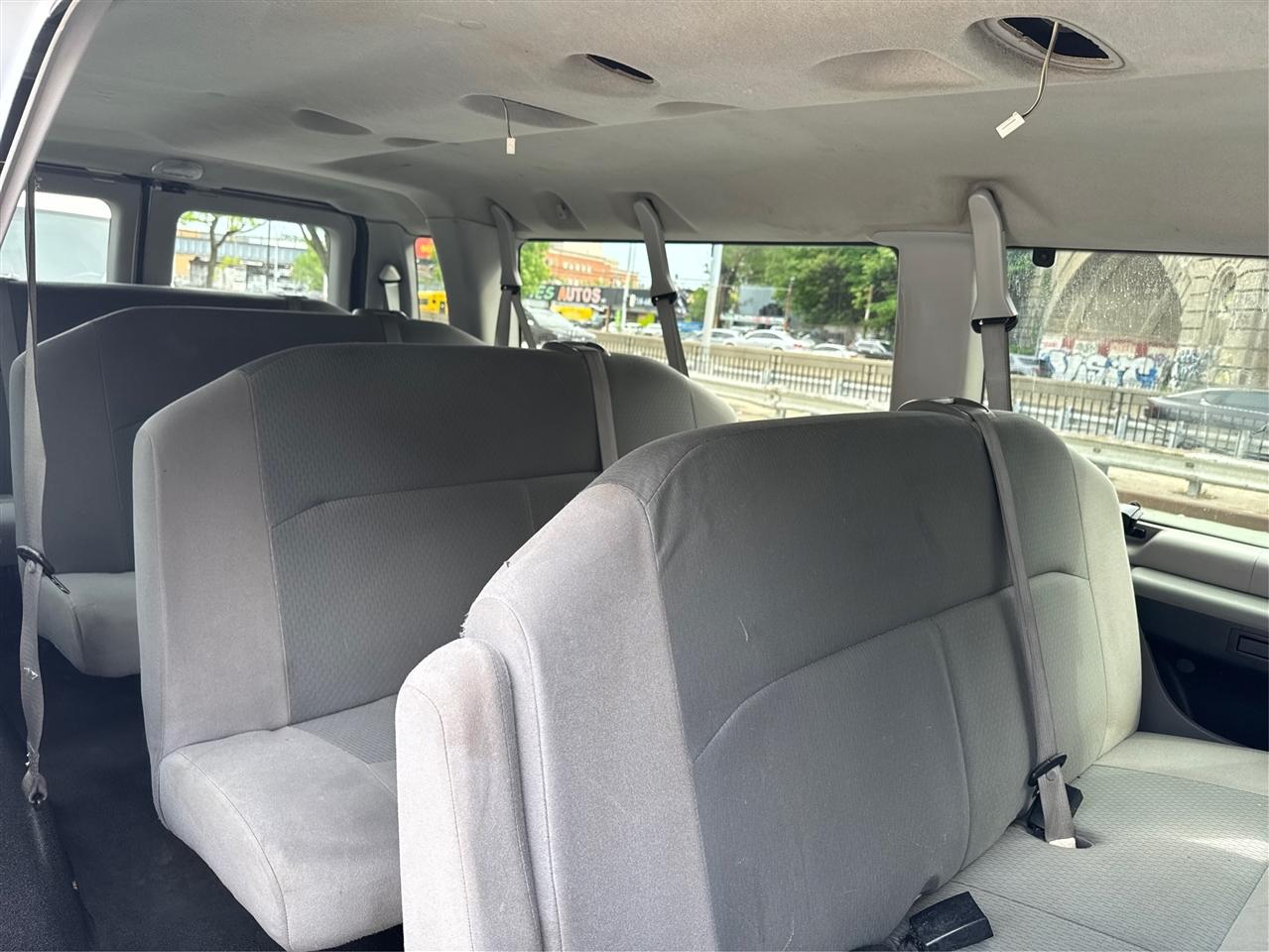 Ford Econoline Wagon E-350 Super Duty Ext XLT 2011