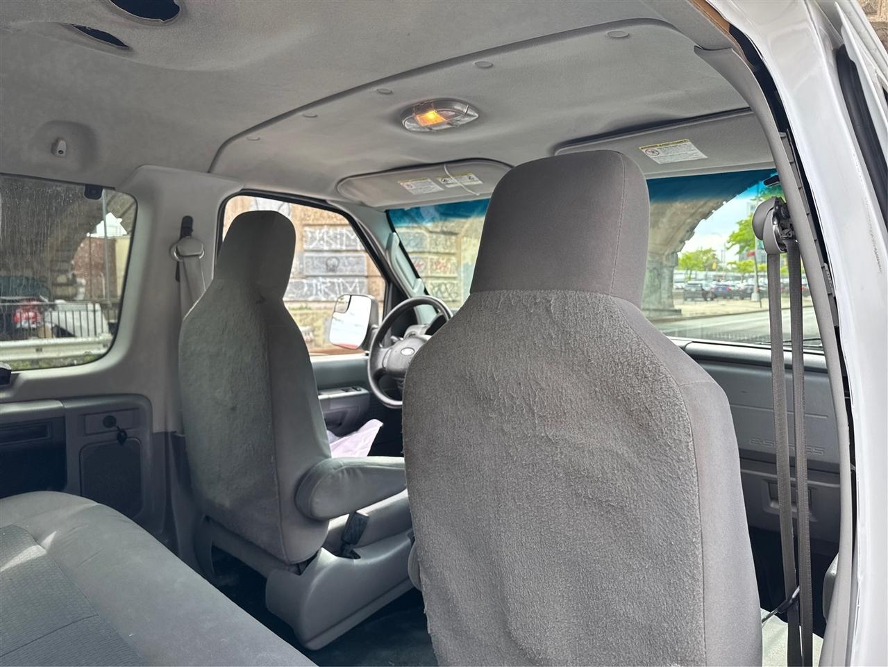 Ford Econoline Wagon E-350 Super Duty Ext XLT 2011
