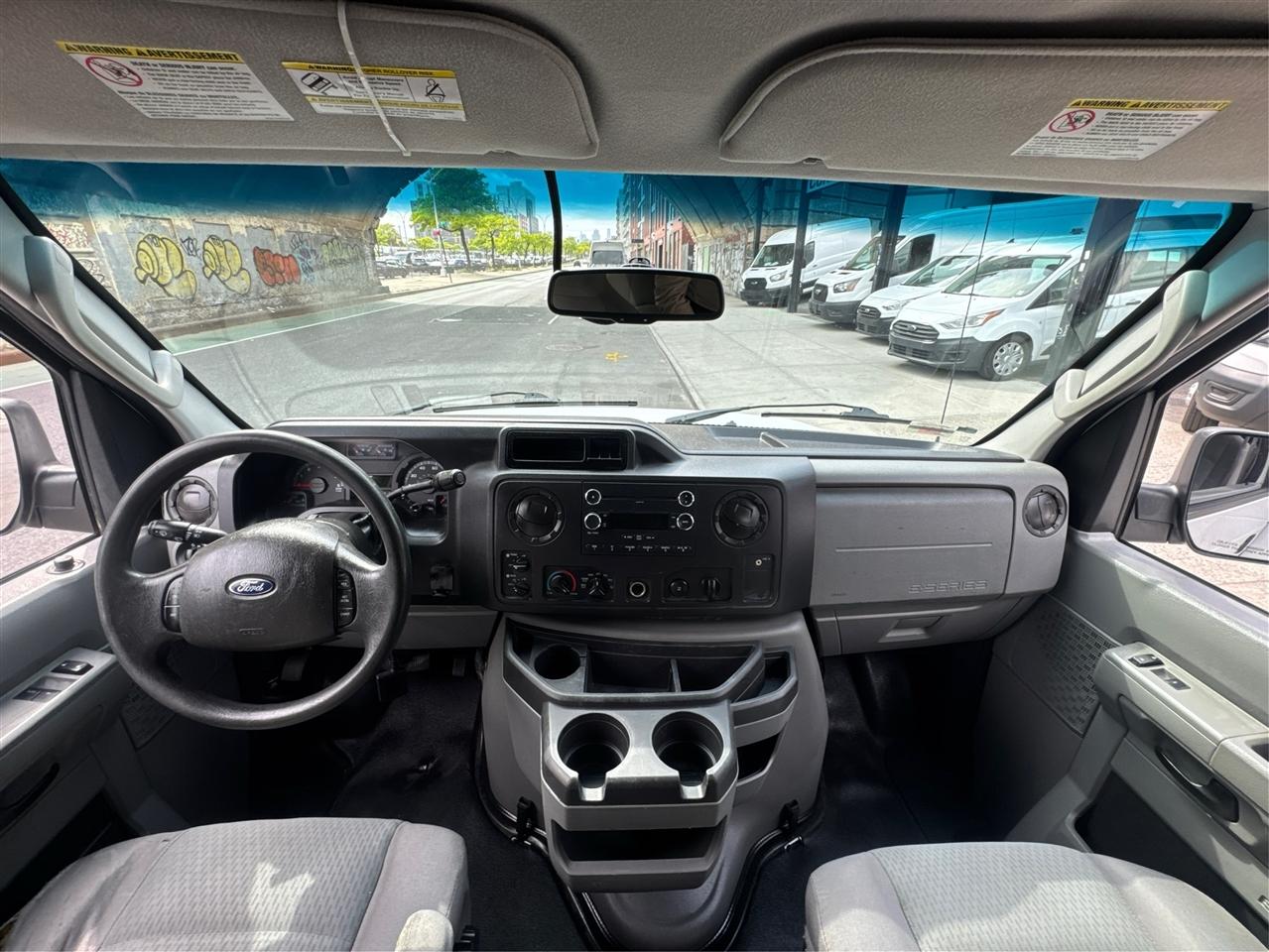 Ford Econoline Wagon E-350 Super Duty Ext XLT 2011