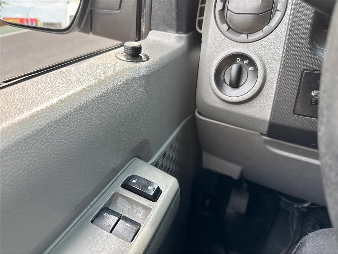 Ford Econoline Wagon E-350 Super Duty Ext XLT 2011