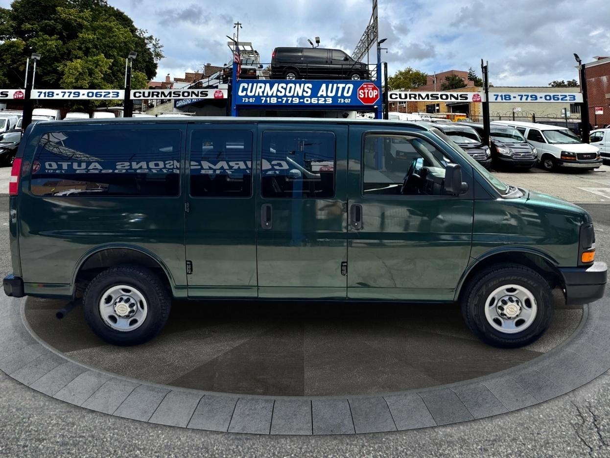 Chevrolet Express Passenger RWD 2500 135" 1LS 2012