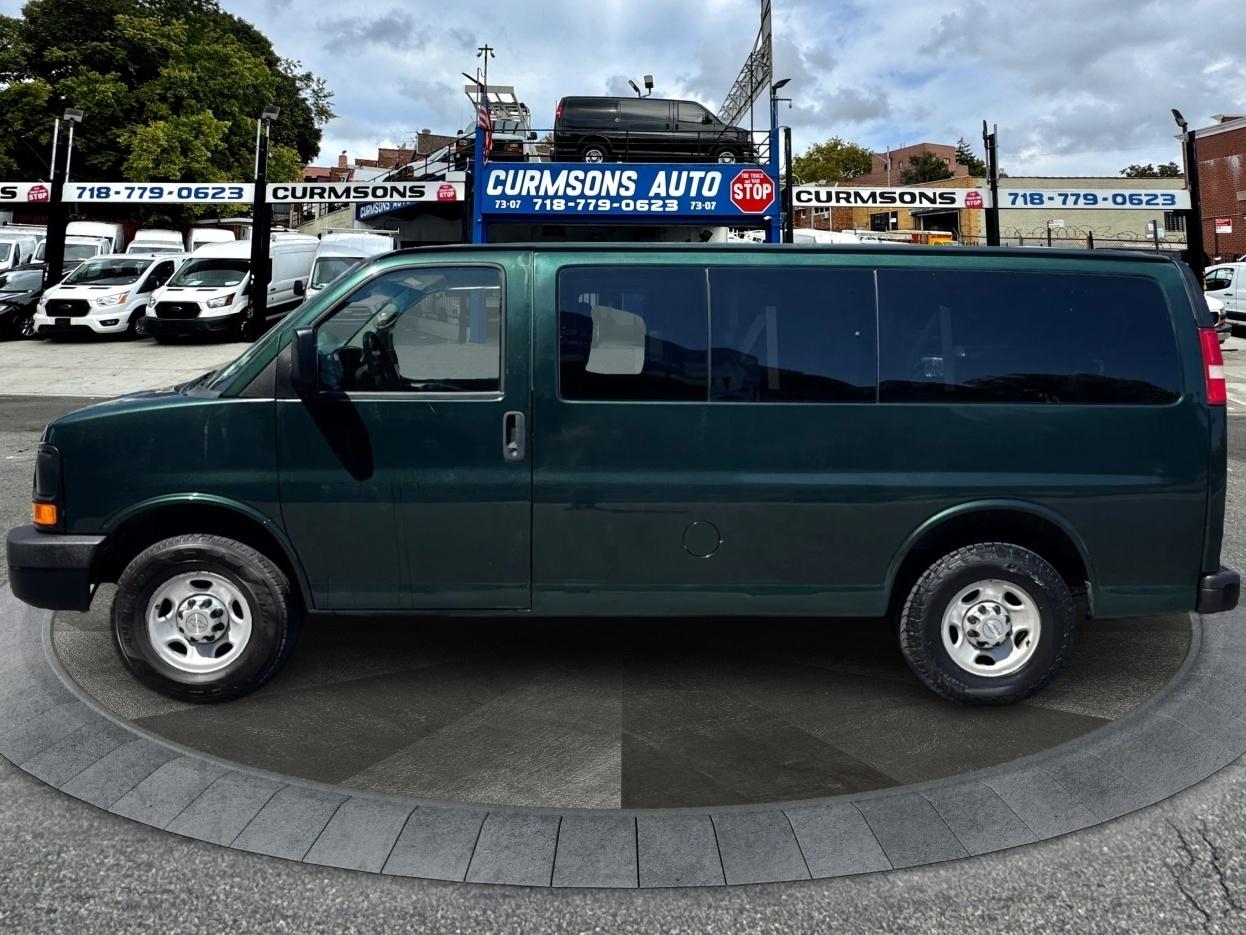 Chevrolet Express Passenger RWD 2500 135" 1LS 2012