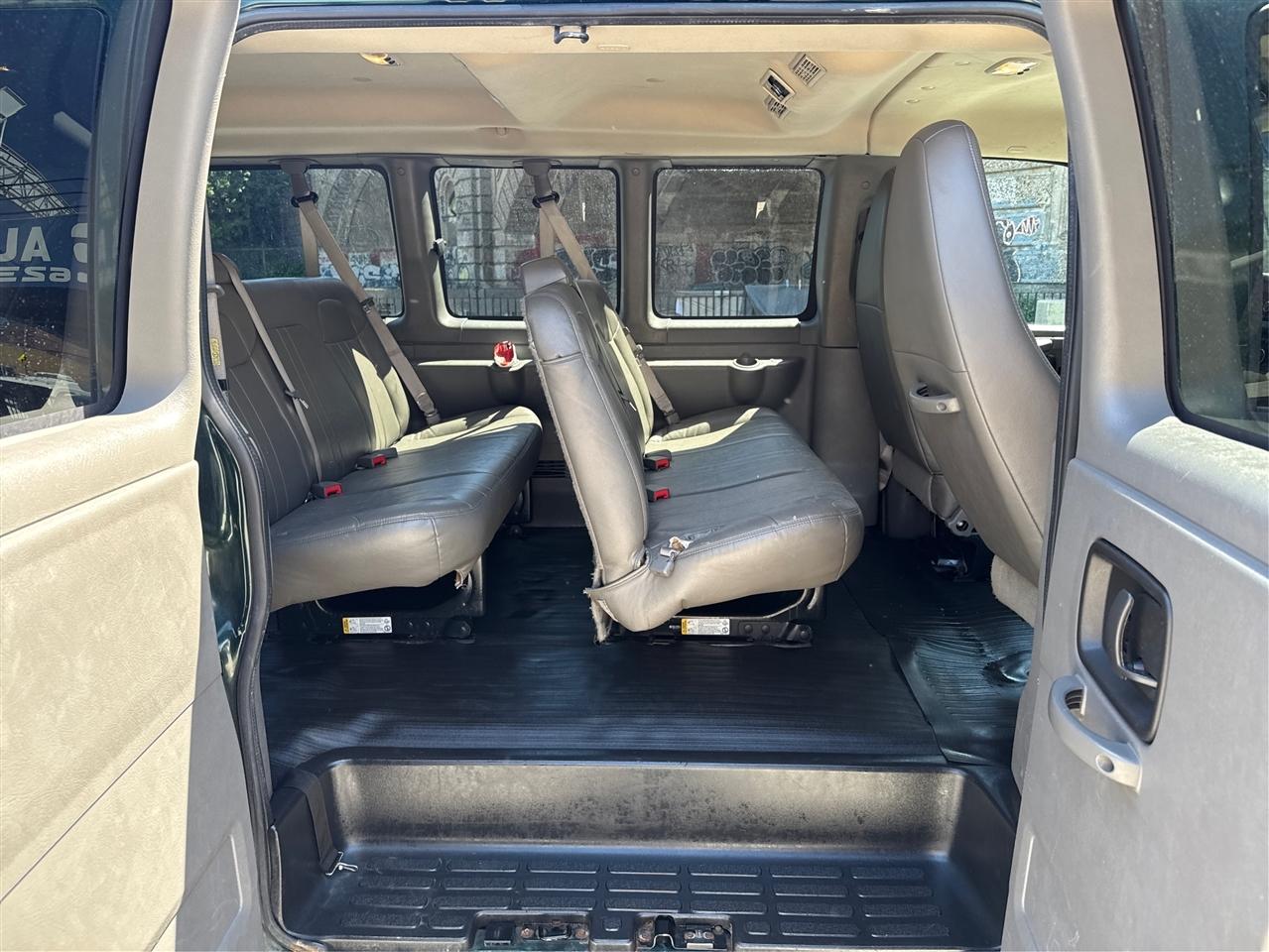 Chevrolet Express Passenger RWD 2500 135" 1LS 2012