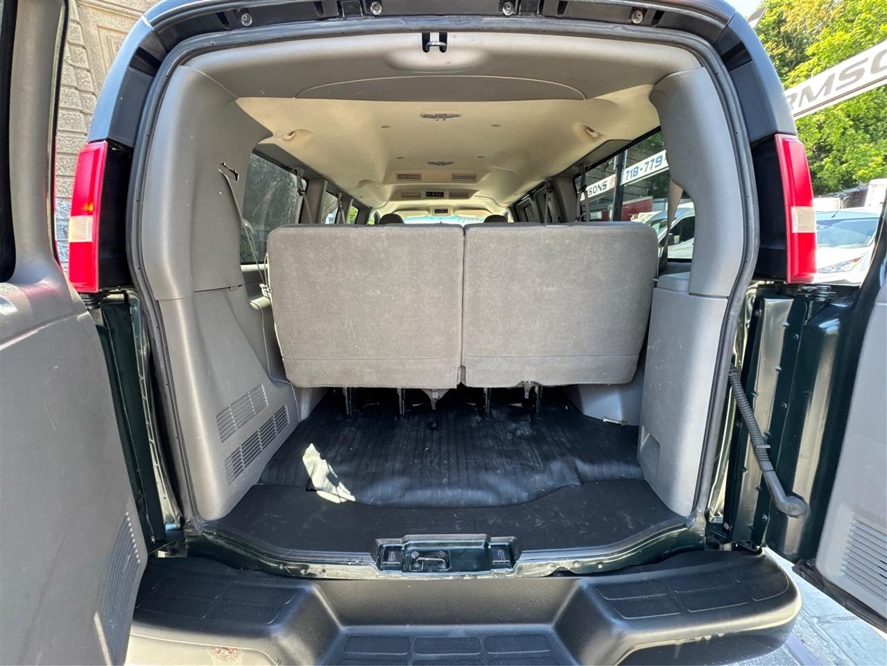 Chevrolet Express Passenger RWD 2500 135" 1LS 2012