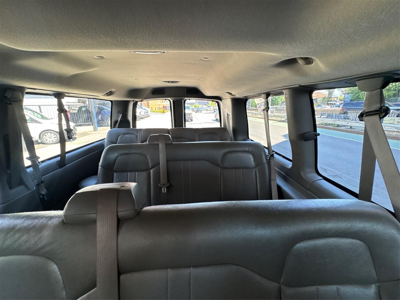 Chevrolet Express Passenger RWD 2500 135" 1LS 2012