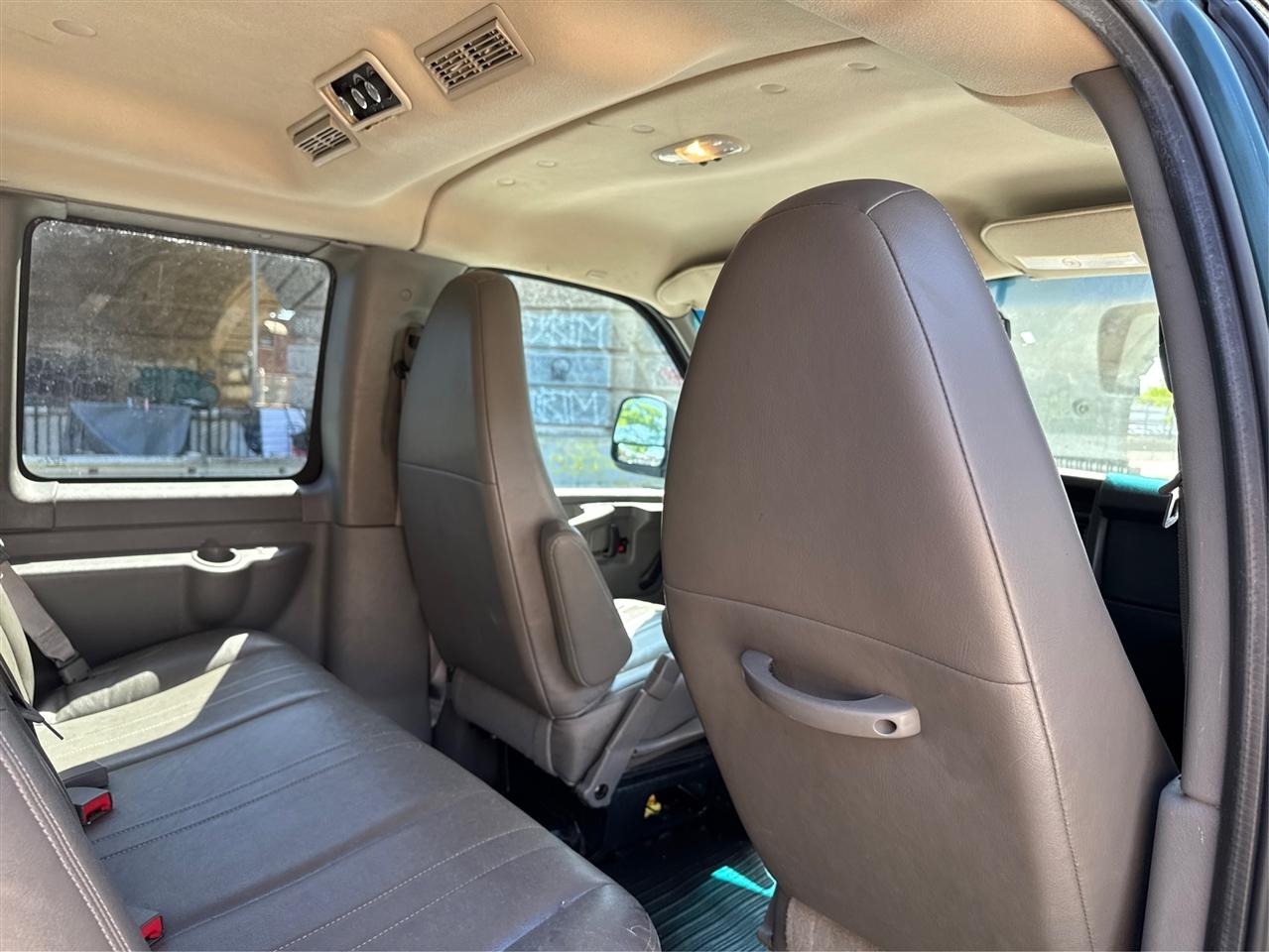 Chevrolet Express Passenger RWD 2500 135" 1LS 2012