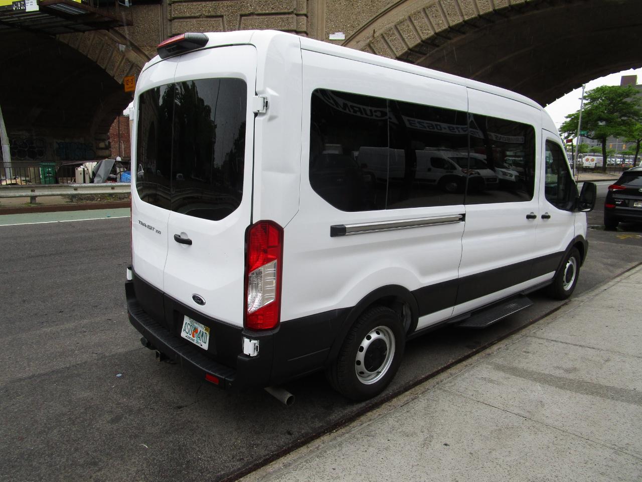 Ford Transit Passenger Wagon T-350 148" Med Roof XLT RWD 2023