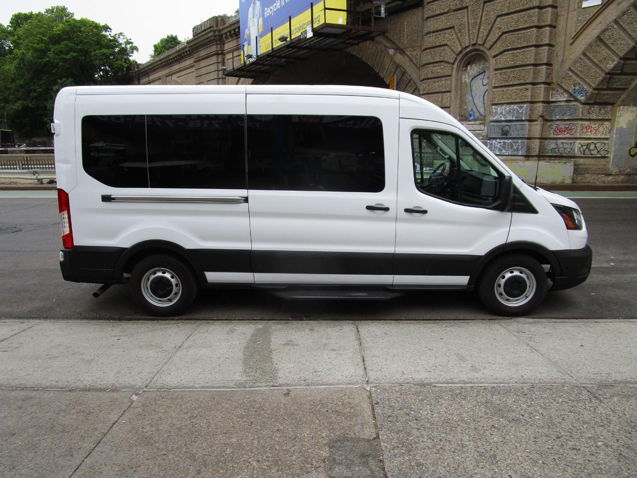 Ford Transit Passenger Wagon T-350 148" Med Roof XLT RWD 2023