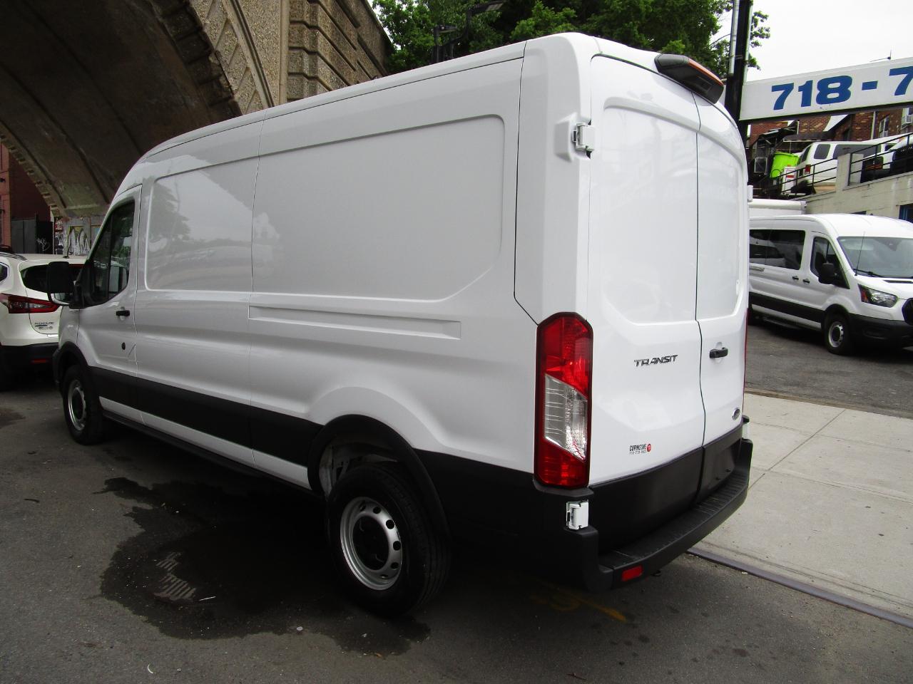Ford Transit Cargo Van T-250 148" Med Rf 9070 GVWR RWD 2025