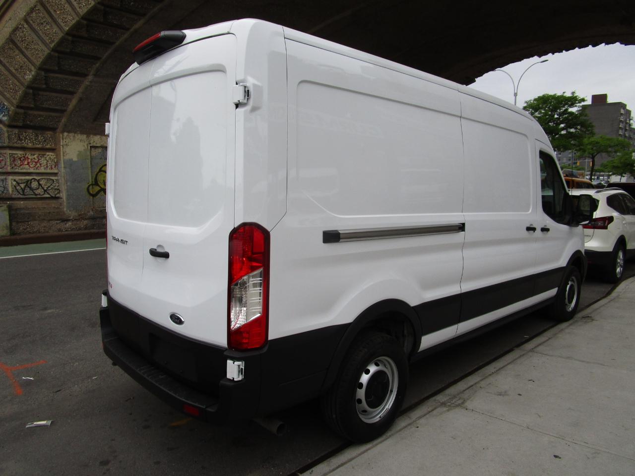 Ford Transit Cargo Van T-250 148" Med Rf 9070 GVWR RWD 2025