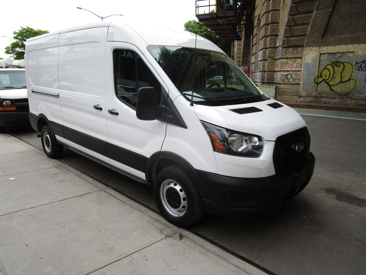 Ford Transit Cargo Van T-250 148" Med Rf 9070 GVWR RWD 2025