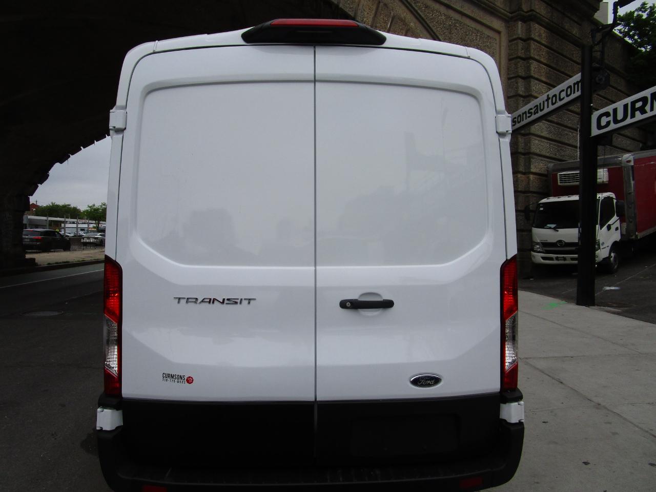 Ford Transit Cargo Van T-250 148" Med Rf 9070 GVWR RWD 2025