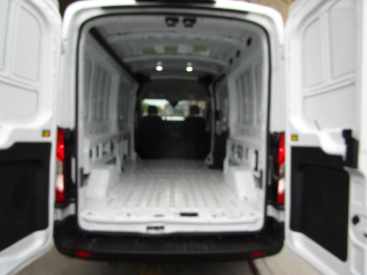 Ford Transit Cargo Van T-250 148" Med Rf 9070 GVWR RWD 2025
