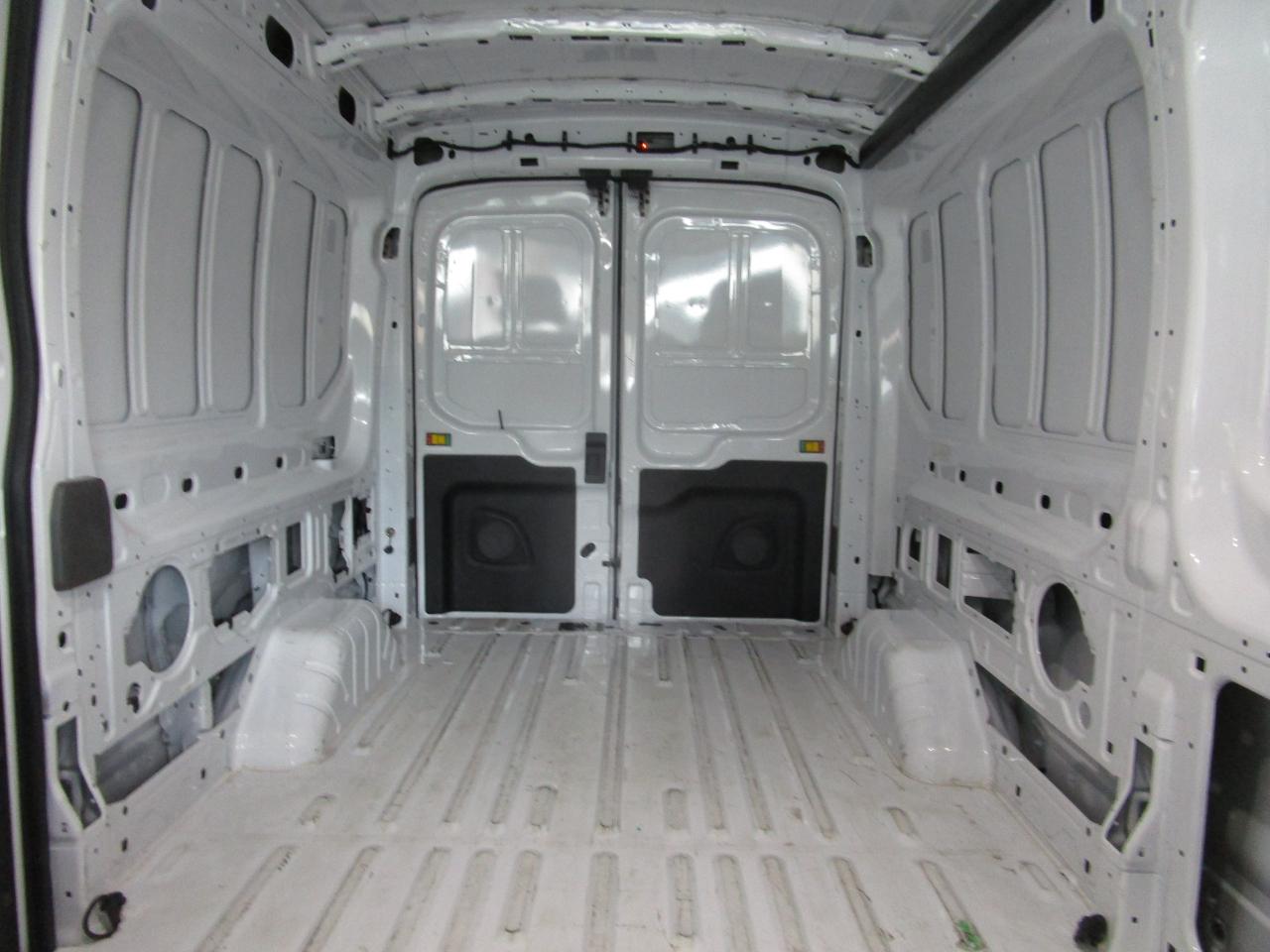 Ford Transit Cargo Van T-250 148" Med Rf 9070 GVWR RWD 2025
