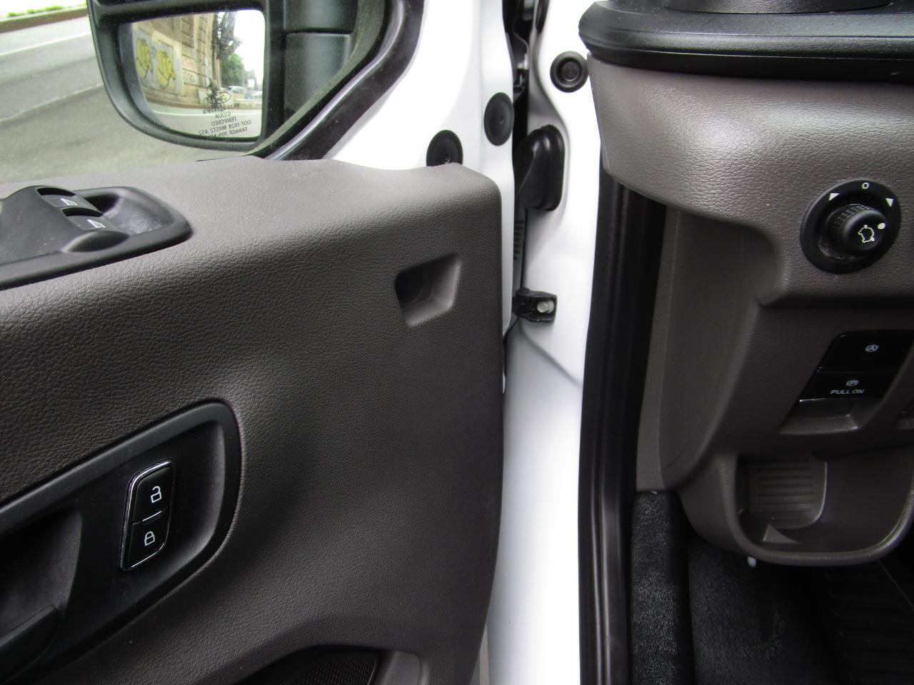 Ford Transit Cargo Van T-250 148" Med Rf 9070 GVWR RWD 2025