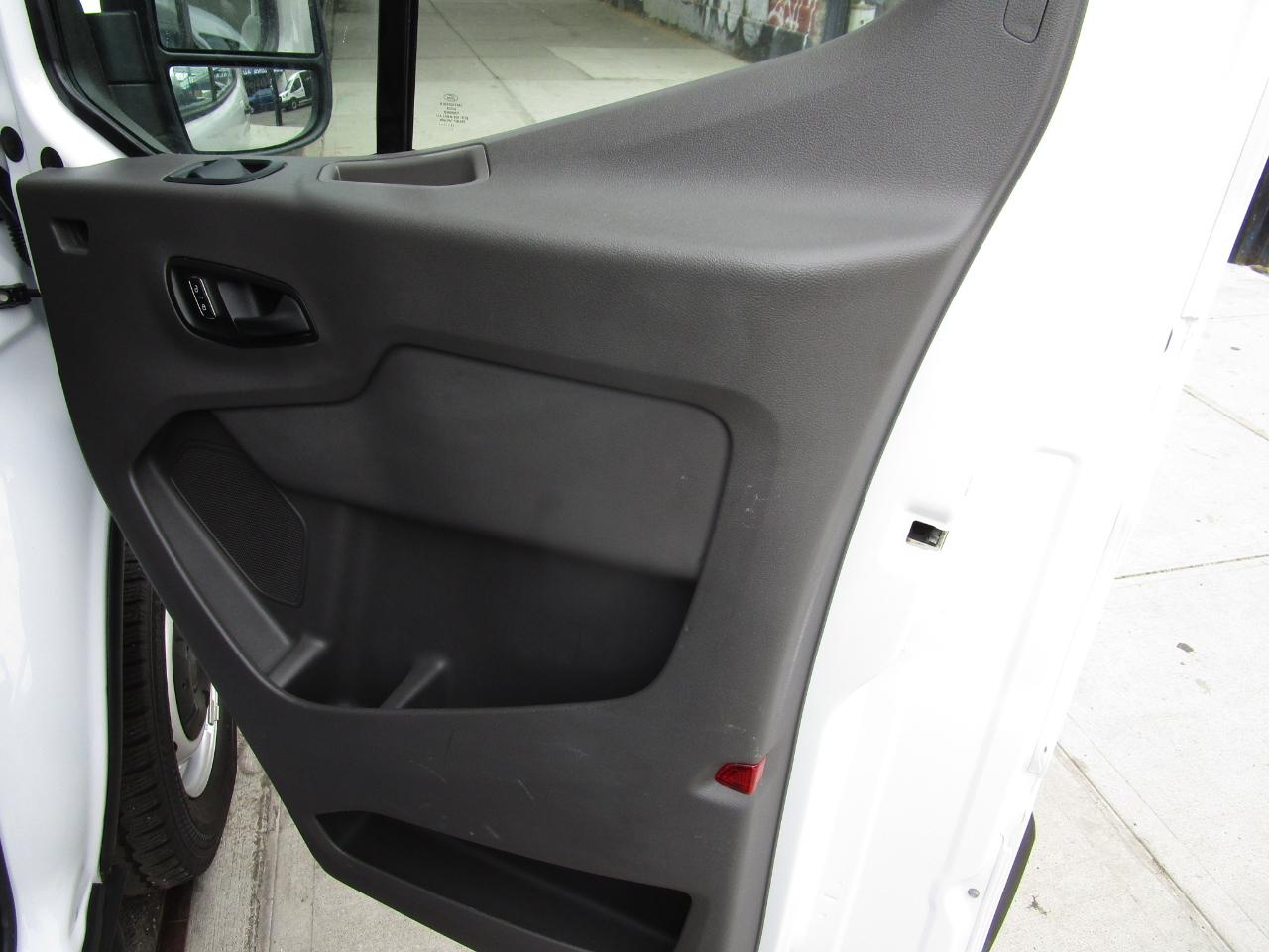 Ford Transit Cargo Van T-250 148" Med Rf 9070 GVWR RWD 2025