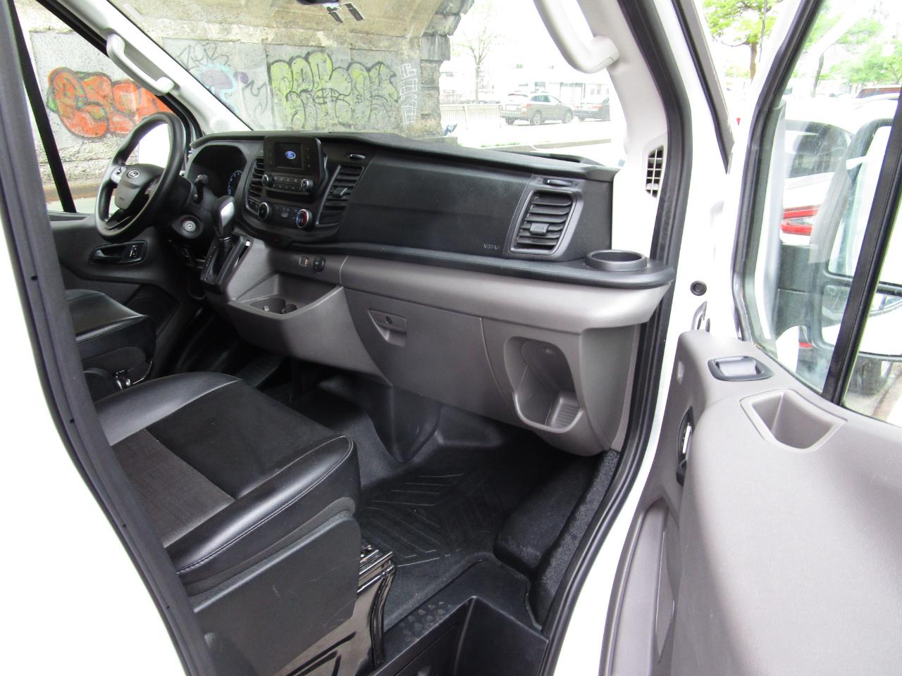 Ford Transit Cargo Van T-250 148" Med Rf 9070 GVWR RWD 2025