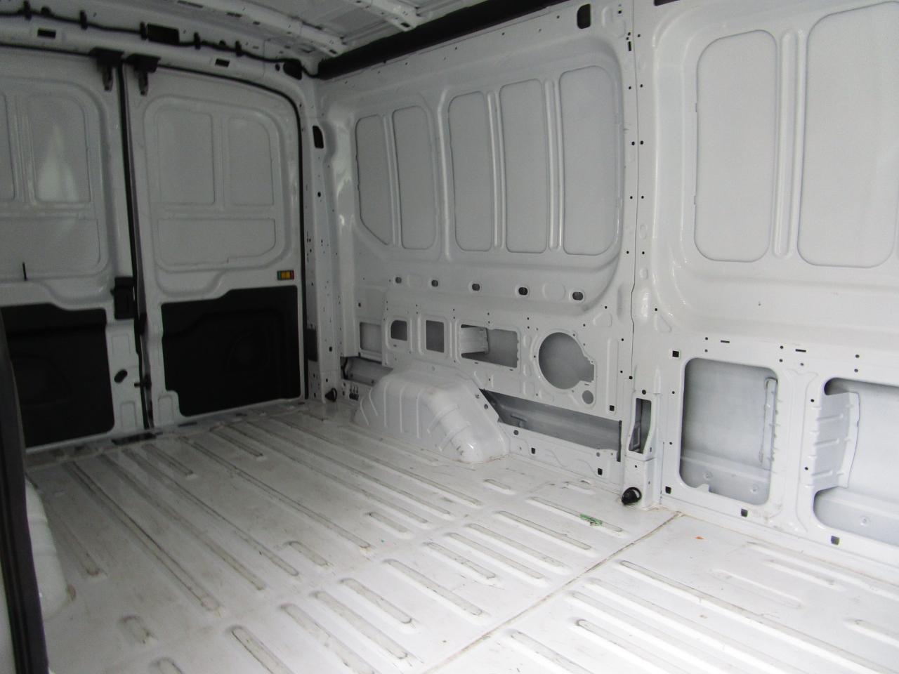 Ford Transit Cargo Van T-250 148" Med Rf 9070 GVWR RWD 2025