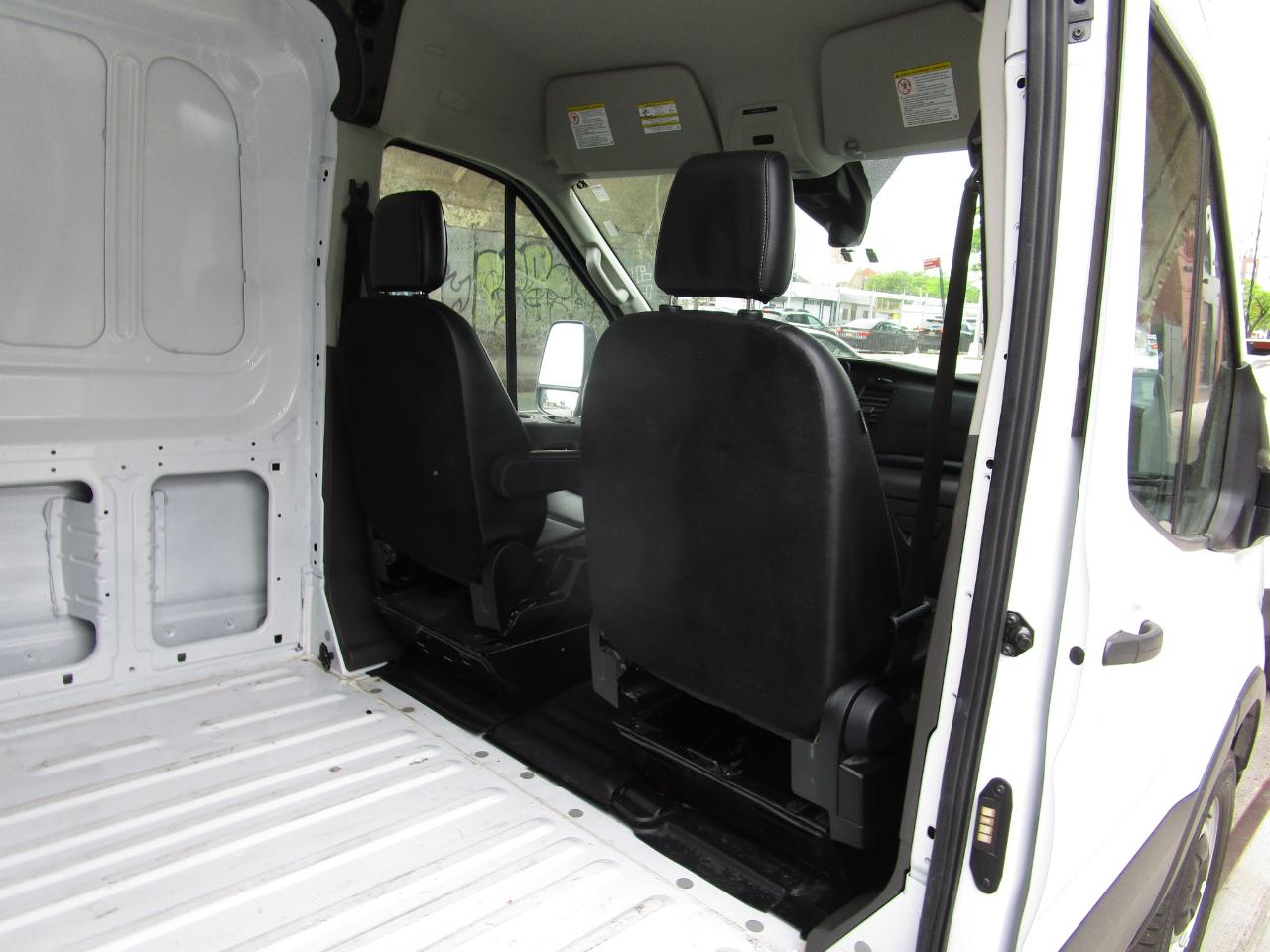 Ford Transit Cargo Van T-250 148" Med Rf 9070 GVWR RWD 2025