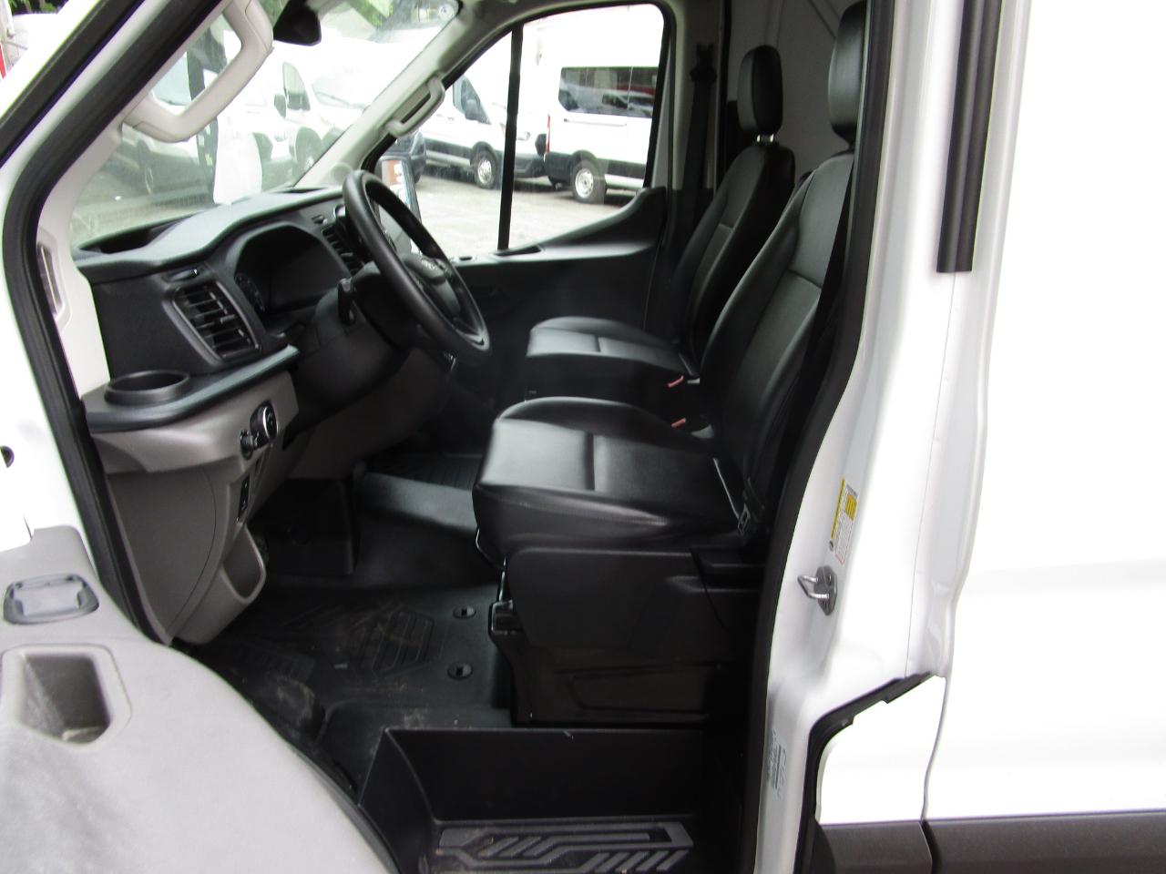 Ford Transit Cargo Van T-250 148" Med Rf 9070 GVWR RWD 2025