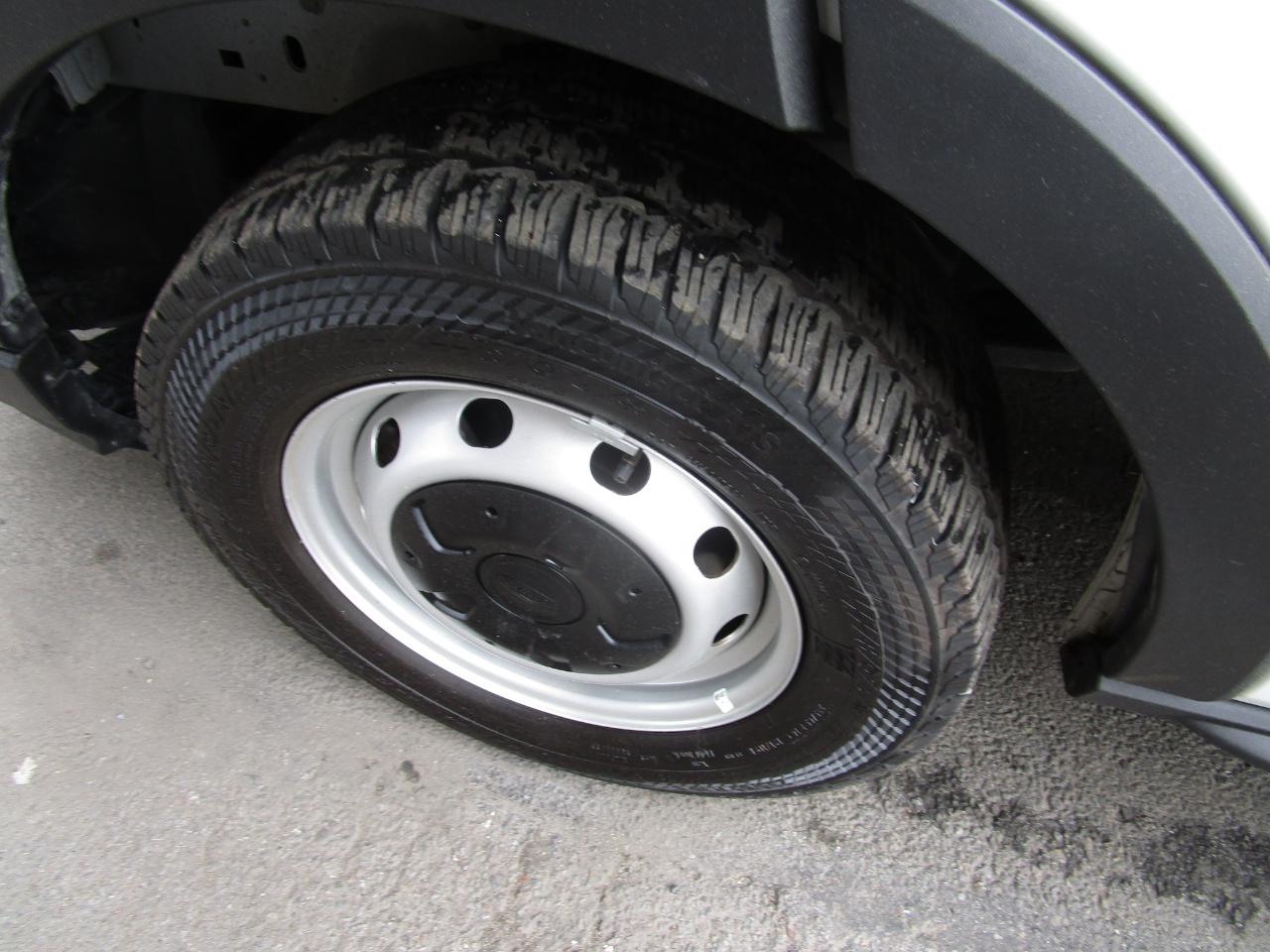 Ford Transit Cargo Van T-250 148" Med Rf 9070 GVWR RWD 2025