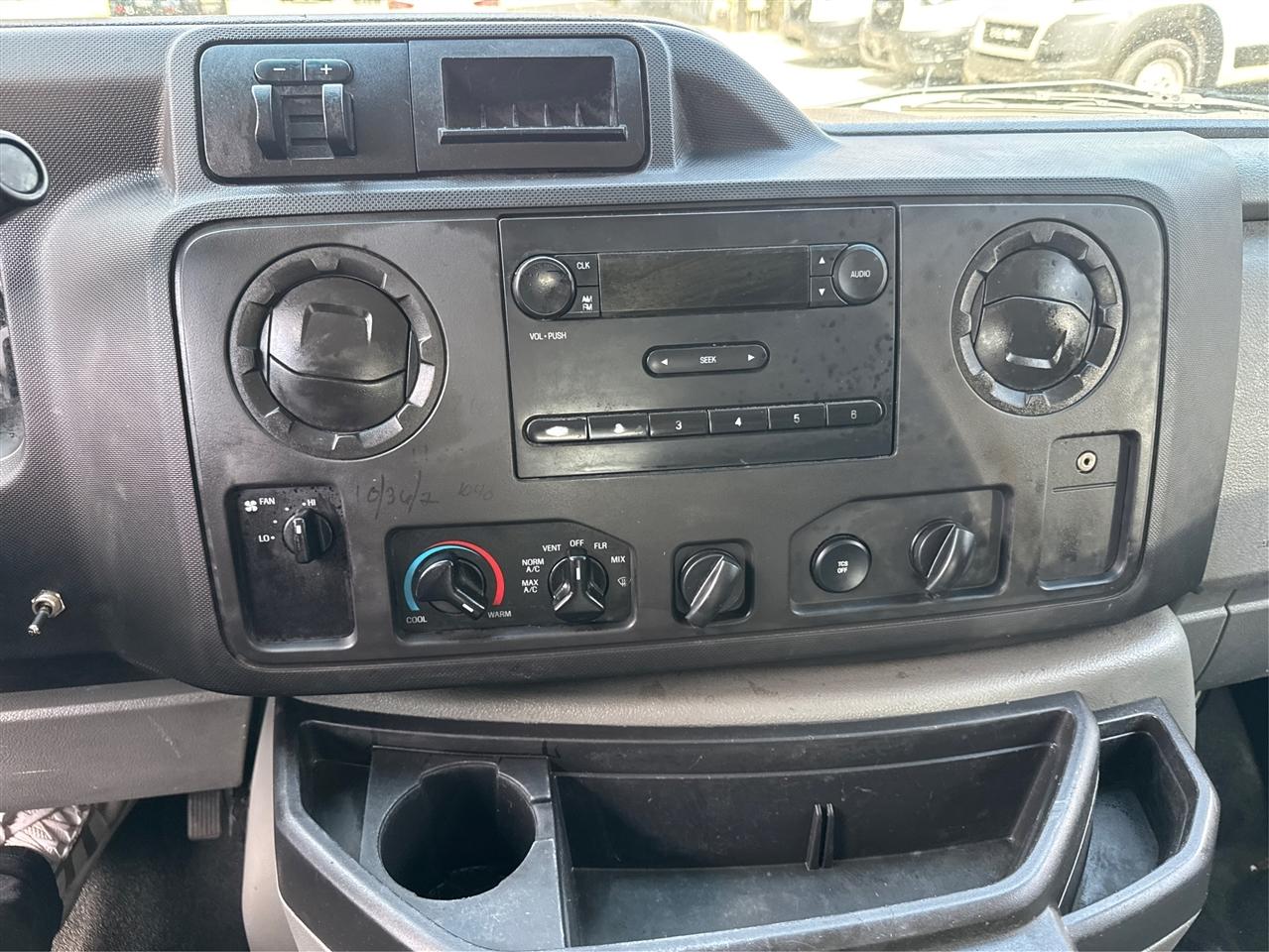 Ford Econoline Cargo Van E-350 2014